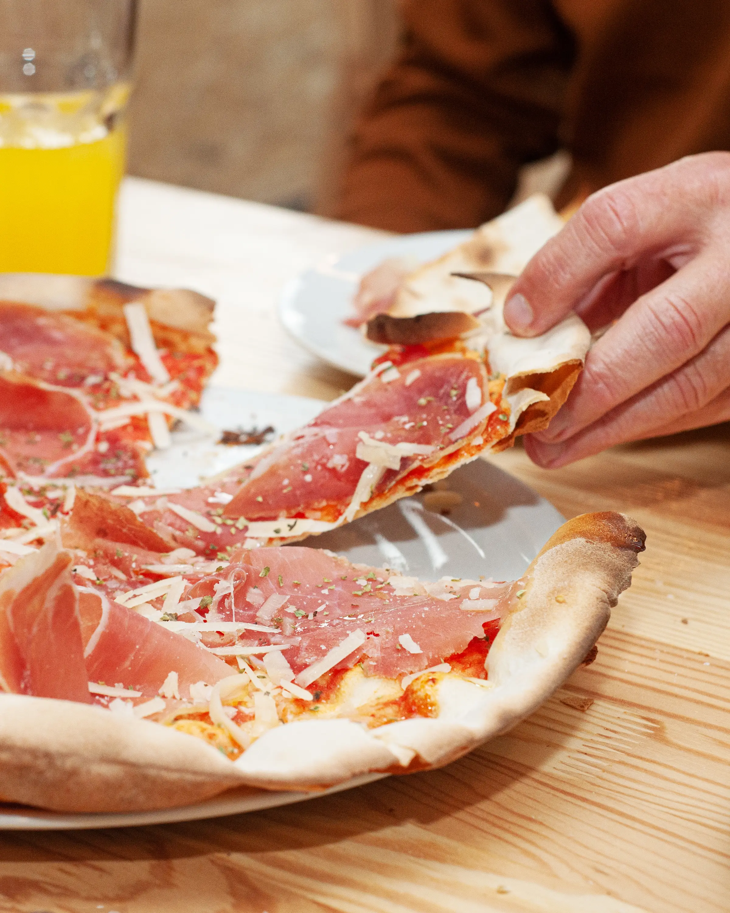 Pizza compartida en Vielú Pizzería